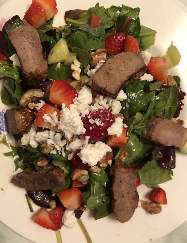 salad with steak, strawberries & goat cheese