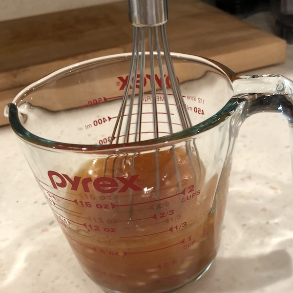 Pyrex 4 cup Measuring Cup - Whisk